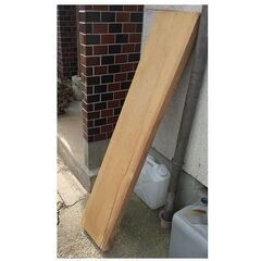 （訳あり品）★★一枚板（合板では ありません）／／長さ(１３６センチ)×幅(５４センチ)×厚さ(２,５センチ)／／★★の画像