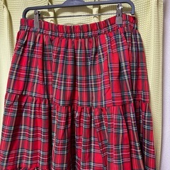 プニューズ　赤チェックティアードスカートの画像