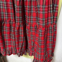 プニューズ　赤チェックティアードスカートの画像