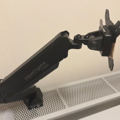 アーム付【ホワイト】UTESPELARE ウーテスペラレ ゲーミングデスクの画像