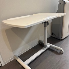 移動・昇降可能デスクの画像