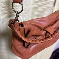 リボン茶色バッグの画像