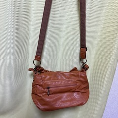リボン茶色バッグの画像