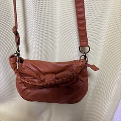 リボン茶色バッグの画像