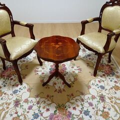 アンティークのミニテーブルとイス2脚のセットの画像