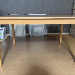 ダイニングテーブルの画像