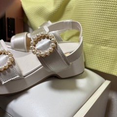 リジェイスプル　ビジュー付きサンダルの画像