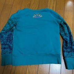 ☆Back Alley 刺繍入り青色トレーナー 130cm☆の画像