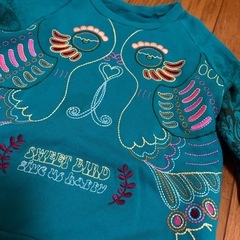 ☆Back Alley 刺繍入り青色トレーナー 130cm☆の画像