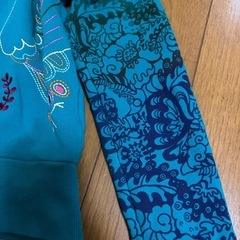 ☆Back Alley 刺繍入り青色トレーナー 130cm☆の画像