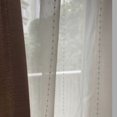 茶色カーテン➕レースカーテンの画像