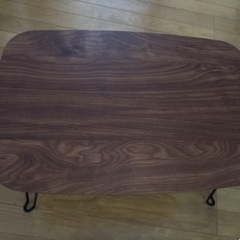 折りたたみテーブルの画像