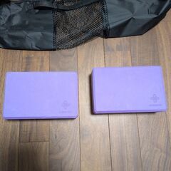 ヨガマットとヨガブロックの画像