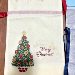 【まとめて全部】クリスマス用の不織布製巾着型ギフトバッグの画像