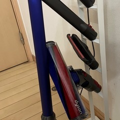 （美品）ダイソン V7 fluffy スタンド付きフィルタ電池交換済の画像