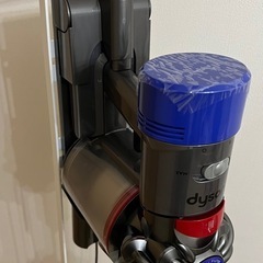 （美品）ダイソン V7 fluffy スタンド付きフィルタ電池交換済の画像