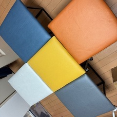 収納できる椅子5脚の画像