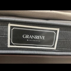 【ダブルベッド 即引き渡し可】マットレスx2+ベッドフレームの画像