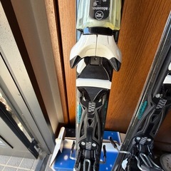 ロシニョールスキー板とストックの画像