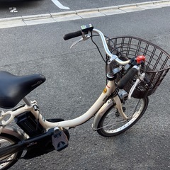 YAMAHA 電動アシスト自転車 シティタイプ クリーム色 の画像