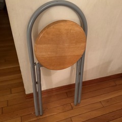 折りたたみイスの画像