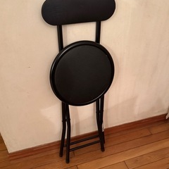 折りたたみ椅子の画像