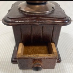 手挽きコーヒーミル 木製 ブラウン レトロ インテリアの画像