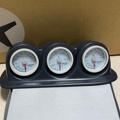 3連メーターフード 汎用？ S14シルビア等に 60パイメーター用（60π）写真のメーターは付属しません。の画像