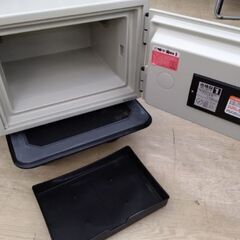 極上美品　キング工業株式会社　金庫　50kgぐらい　耐火金庫の画像