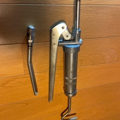 小さいグリスポンプ。の画像