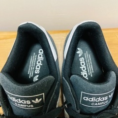 adidas ブラック/ホワイト スニーカーの画像