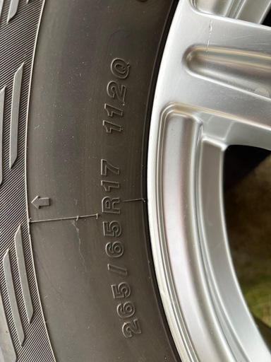 プラド装着265/65R17  スタッドレスタイヤ　アルミ付4本