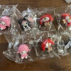 ガチャガチャ　めじるしアクセサリー　サンリオの画像