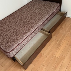 シングルベッド　フレーム+マットレス　
引き出し2カ所付きの画像