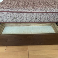 シングルベッド　フレーム+マットレス　
引き出し2カ所付きの画像