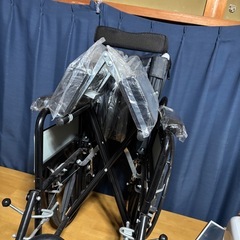 折りたたみ車椅子の画像