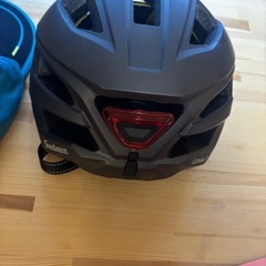 定価4,997円 未使用★美品⛑️自転車ヘルメット点滅機能付きの画像