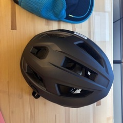 定価4,997円 未使用★美品⛑️自転車ヘルメット点滅機能付きの画像