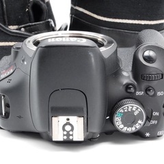 ❤️美品☘️スマホ転送⭐️Canon Eos Kiss X5 ダブルレンズ　カメラケースつき！録画　🔰初心者/すぐ使える/簡単本格撮影/◻︎近くから遠くまで撮影！✨標準・望遠レンズつき！液晶バリアングル機能！ 🌟デジタル一眼レフカメラ☘️ の画像