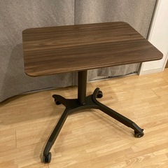 昇降デスクの画像