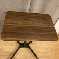 昇降デスクの画像