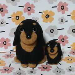 羊毛フェルト小さな ダックスフント親子ソファー付きの画像