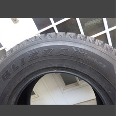 激安で １本のみ スタッドレス タイヤ 265/70/R16 ブリジストン ブリザック ランクル ハイラックス プラド サーフ ４駆 ４WDの画像