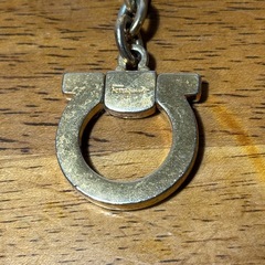 サルヴァトーレフェラガモ ガンチーニロゴ　キーリング　バッグチャームの画像