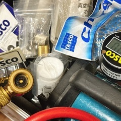 エアコン取り付け工具セット　マキタ真空ポンプ　コアドリル　トルクレンチ　フレアツール　部材等の画像