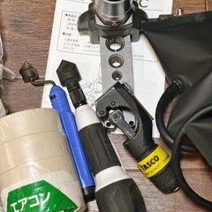 エアコン取り付け工具セット　マキタ真空ポンプ　コアドリル　トルクレンチ　フレアツール　部材等の画像