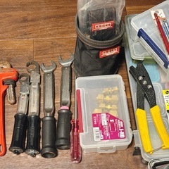 エアコン取り付け工具セット　マキタ真空ポンプ　コアドリル　トルクレンチ　フレアツール　部材等の画像