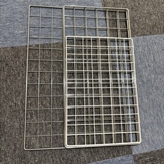 ワイヤーネット　ステンレス3枚 ＆ 白1枚（今年中に処分予定）の画像