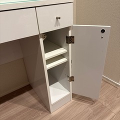ドレッサー　白　椅子付き　鏡収納付きの画像