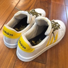 adidasポケモンスニーカー21.5子供用アディダスの画像